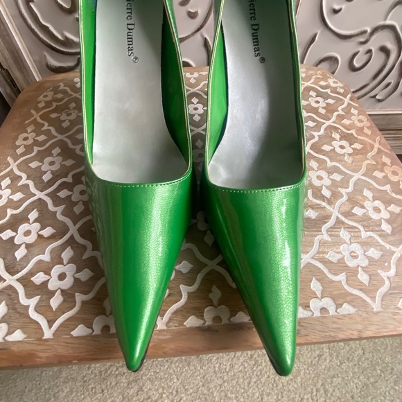 NWT Pierre Dumas Heels in Kelly Green, Size 8 - Picture 2 of 8
